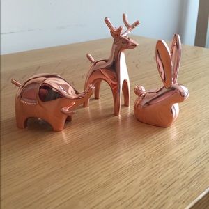 Rose gold metallic ring-holder critter family
